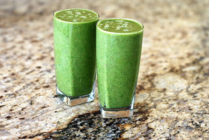 snacks-for-healthy-skin-green-smoothie