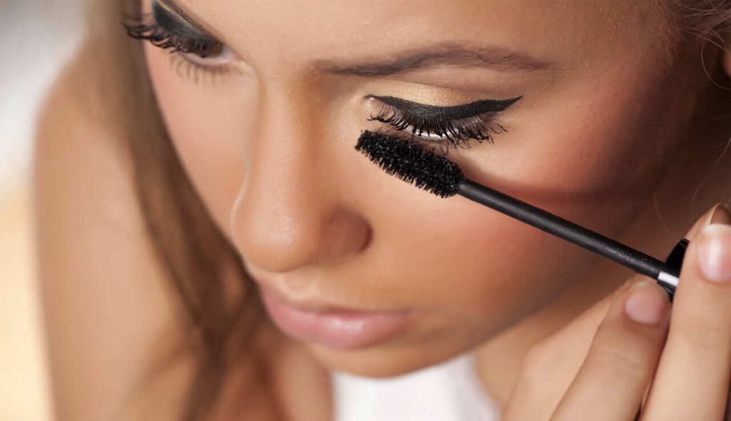 5 Tips for Applying Mascara – 100% PURE